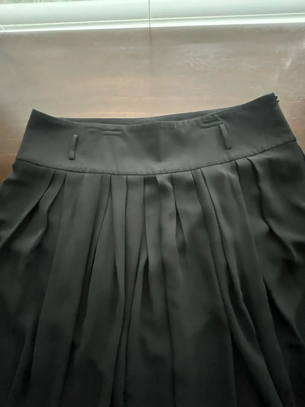 Vince Camuto Black Pleated Skirt Size 12 Flowy A-Line Mini Skirt Classic Chic